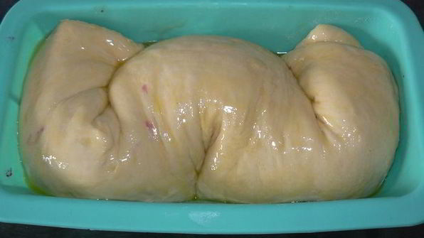 хлеб со штрейзелем и смородиной