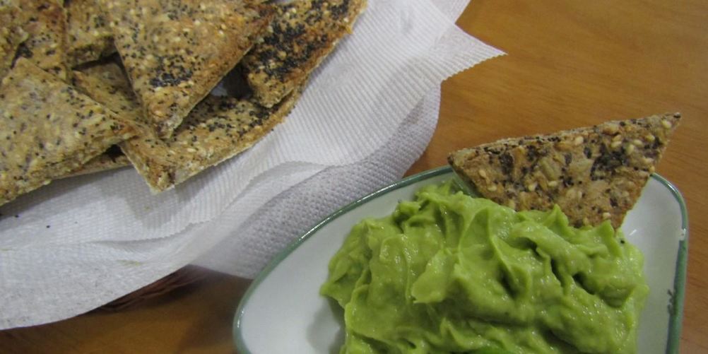 Рецепт хрустящих хлебцев с кремом из авокадо