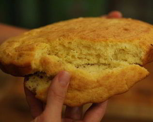 Кукурузный хлеб на сале