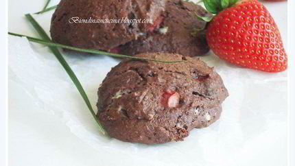 Мега шоколадные сконы с клубникой