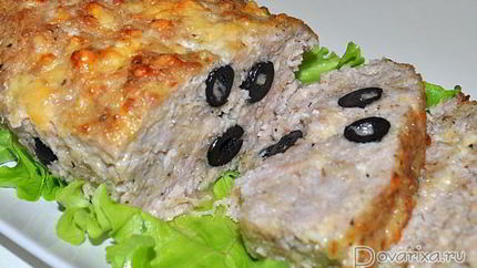 Мясной хлеб с маслинами и сыром