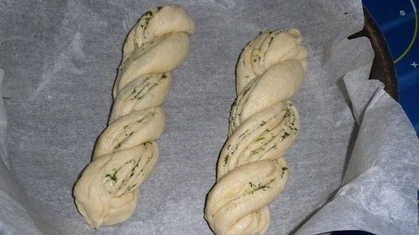 постный хлеб с чесноком и зеленью