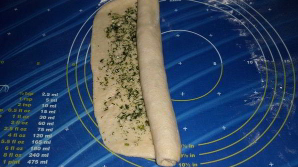 постный хлеб с чесноком и зеленью