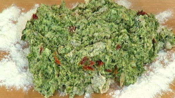 сконы со шпинатом, помидорами и сыром