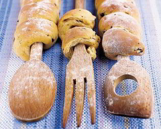 Запеченный дрожжевой хлеб с оливками