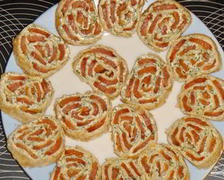 Лаваш, фаршированный красной рыбой