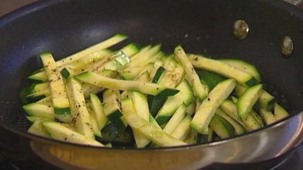 лаваш с красной фасолью, цукини и помидорами