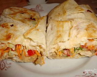 Лаваш с курицей и овощами