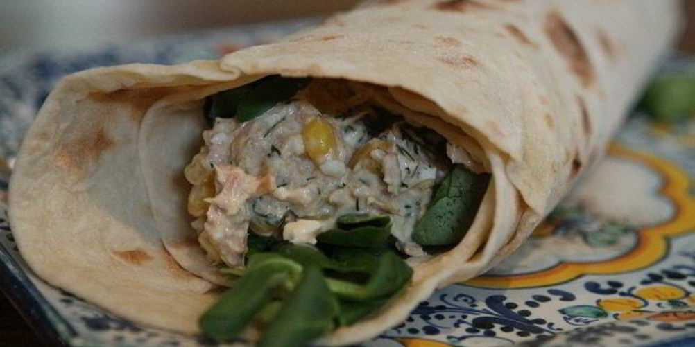 Рецепт лаваша с тунцом, яйцом и сладкой кукурузой