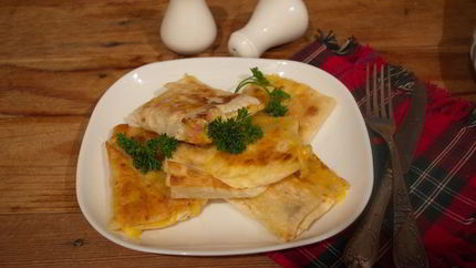 Лаваш с ветчиной и твердым сыром