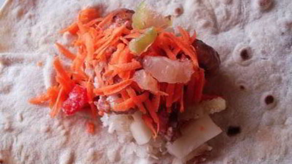 мясо с овощами, запеченное в лаваше