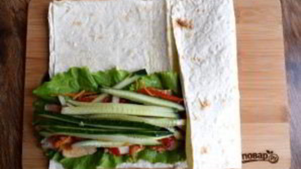 ролл из лаваша с курицей и овощами