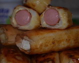 Сосиски в лаваше с картошкой