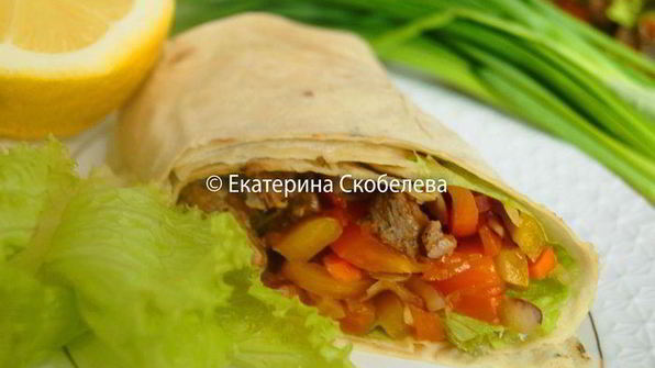 закуска в лаваше с сочной говядиной и овощами