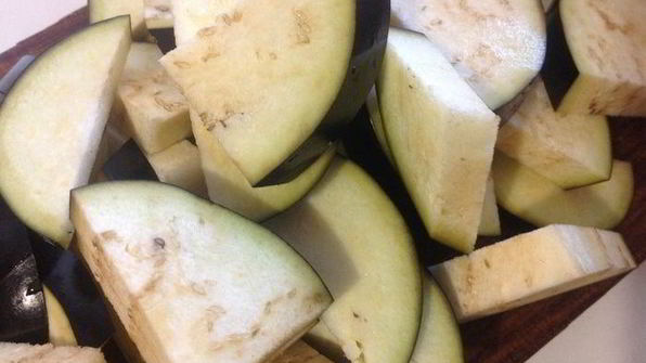 фасоль с овощами и мясом на пшеничной лепешке