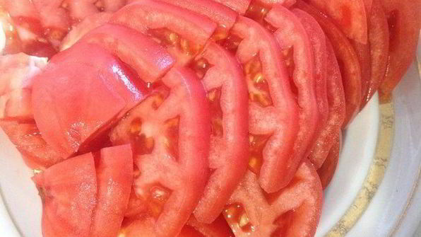 фасоль с овощами и мясом на пшеничной лепешке