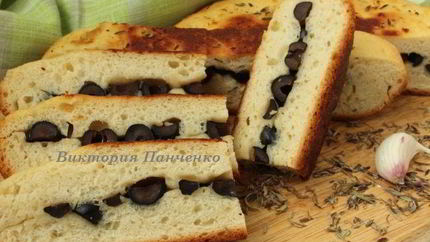 Фокачча с маслинами и орегано