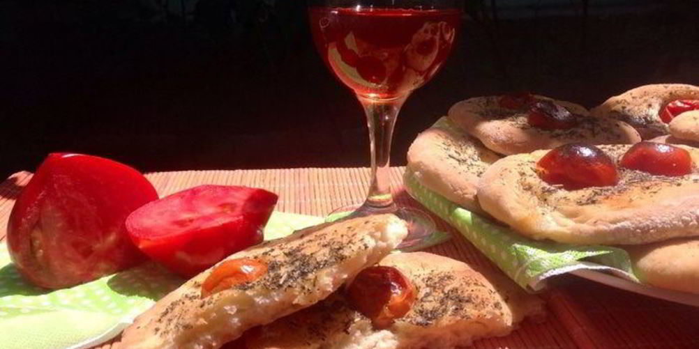 Рецепт фокаччи с помидорами черри и итальянскими травами