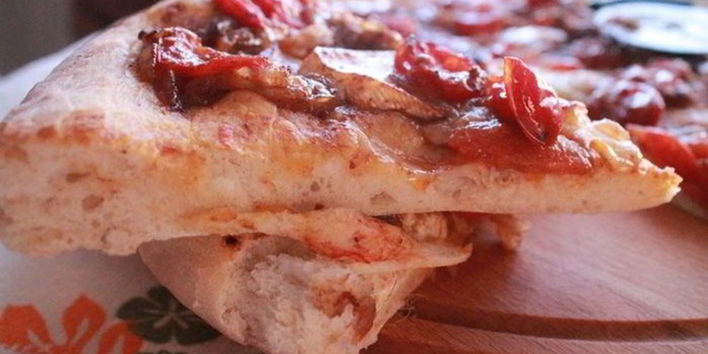 Рецепт фокаччи с помидорами и анчоусами