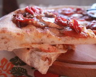 Фокачча с помидорами и анчоусами