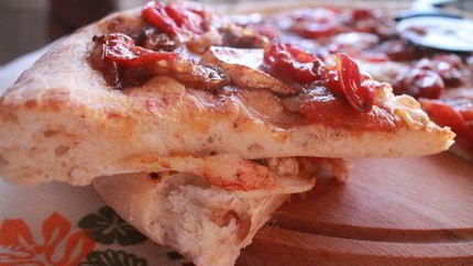 Фокачча с помидорами и анчоусами