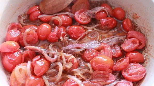 фокачча с помидорами и анчоусами