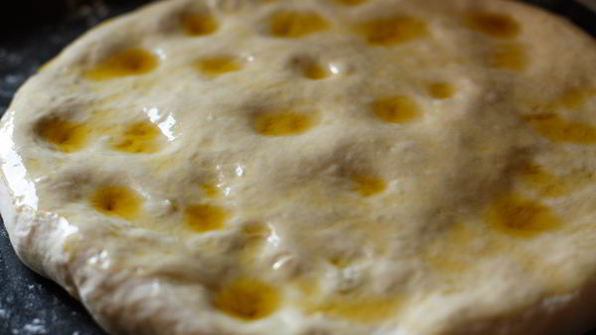 фокачча с сыром и базиликом