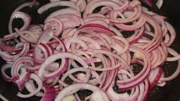 фокачча с жареным луком и розмарином