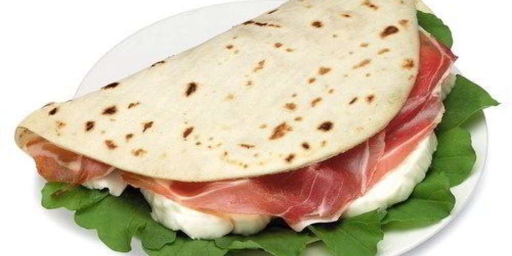 Рецепт итальянских лепешек с сыром, прошутто и рукколой на гриле