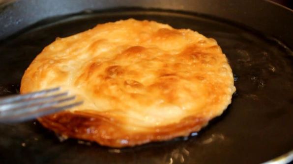 катлама-жаренные слоенные лепешки