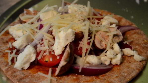 лепешки пита с сыром фета и грибами