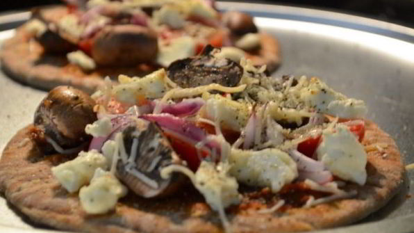 лепешки пита с сыром фета и грибами