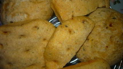 Лепешки с кукурузной мукой, сыром и пряностями