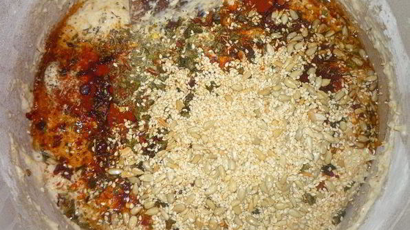 лепешки с кукурузной мукой, сыром и пряностями