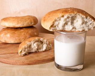 Луковые лепешки-булочки