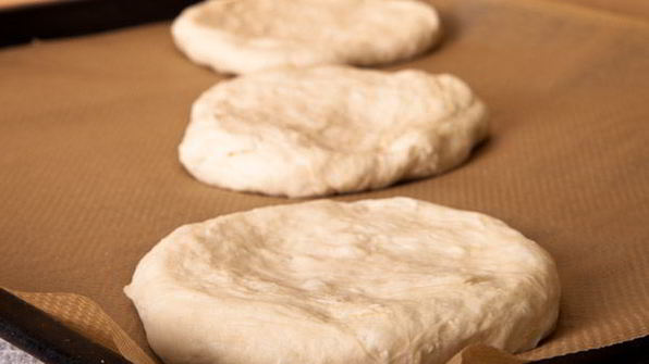 луковые лепешки-булочки