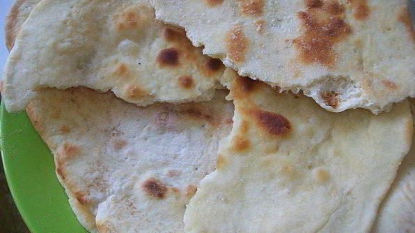 пресная лепешка на кислом молоке