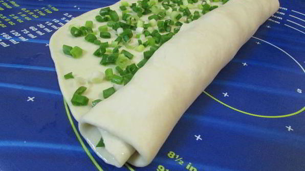 слоеные лепешки с зеленым луком