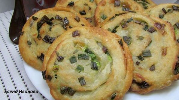 слоеные лепешки с зеленым луком