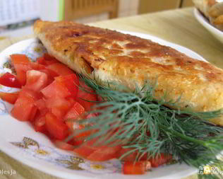 Сырные лепешки-чебуреки с ветчиной