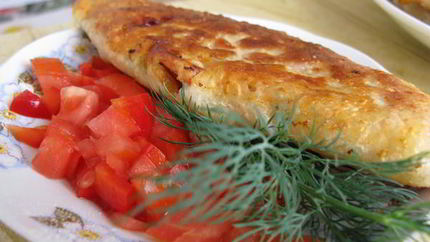 Сырные лепешки-чебуреки с ветчиной