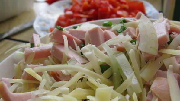 сырные лепешки-чебуреки с ветчиной