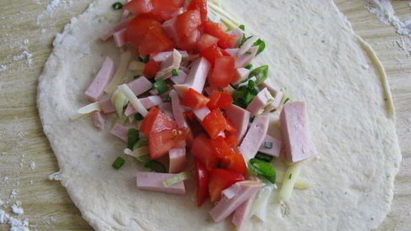 сырные лепешки-чебуреки с ветчиной