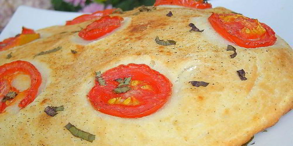 Рецепт великолепной лепешки с помидорами