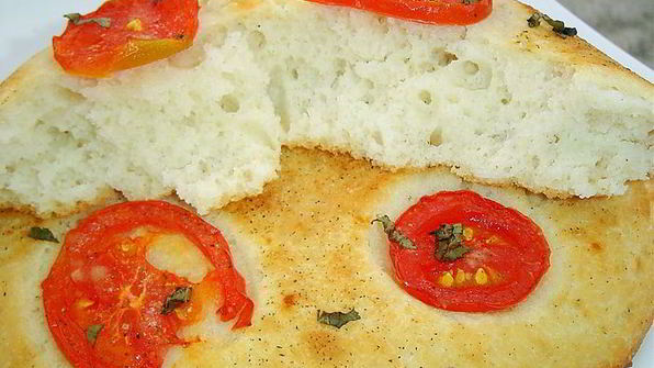 великолепная лепешка с помидорами