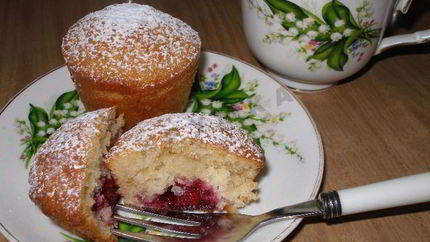 Кокосовые маффины с вишней