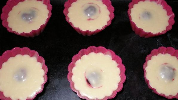 кокосовые маффины с вишней