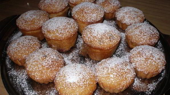 кокосовые маффины с вишней