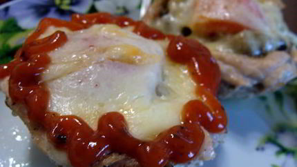 Куриные маффины с грибами и винным соусом