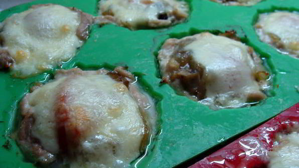 куриные маффины с грибами и винным соусом